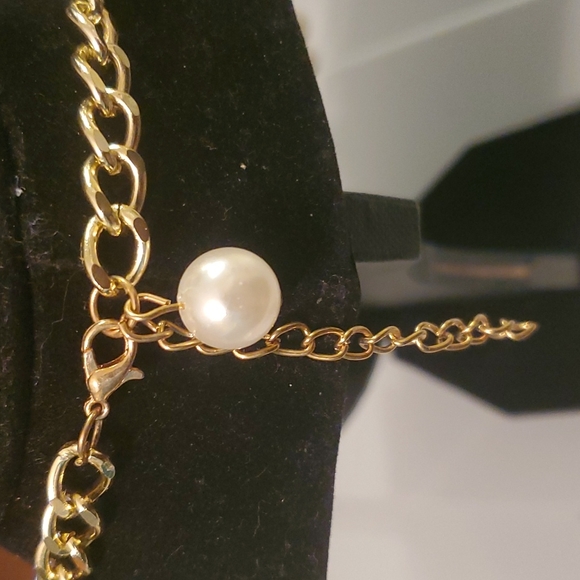 NWOT(set) Multi-layer large faux pearl goldtone necklace and earrings set. - Picture 5 of 5